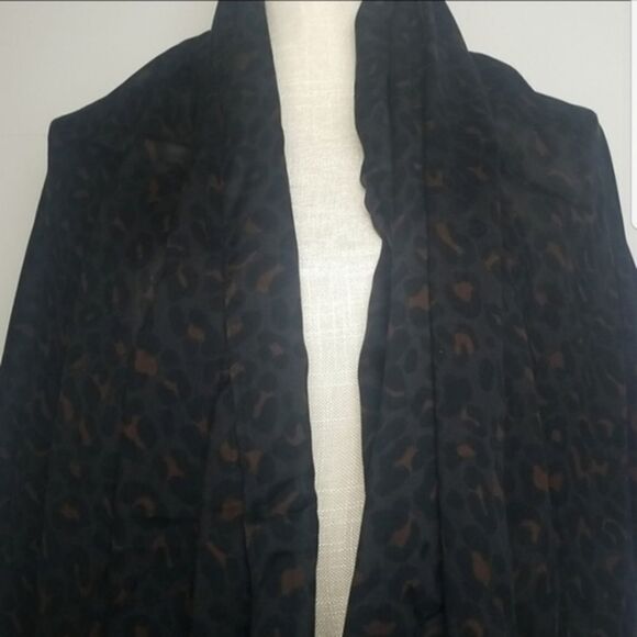 Nordstrom leopard‎ print brown, black and gold large scarf - Picture 2 of 5